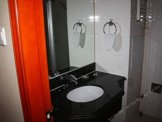 CggYHlXr0HGAYUGIAAWrLHBcVs8364_R_550_412.jpg CggYHlXr0HGAYUGIAAWrLHBcVs8364_R_550_412.jpg